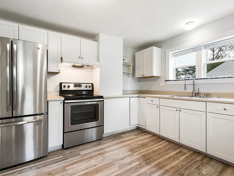 608 Lakeshore Dr — Photo 8