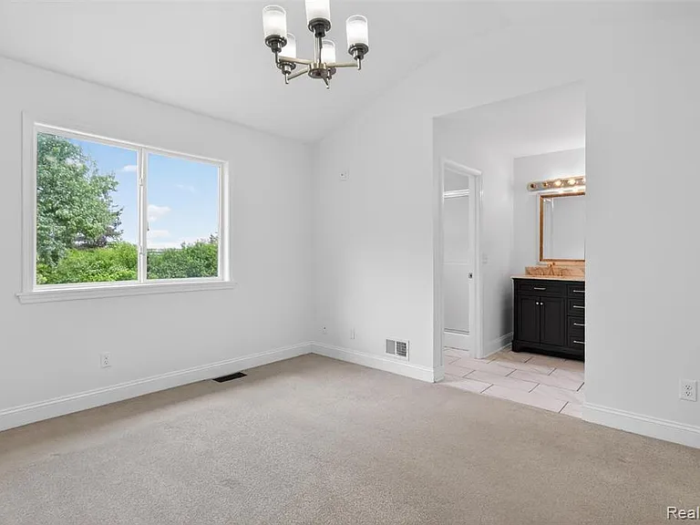 3457 Ashburnam Rd — Photo 34