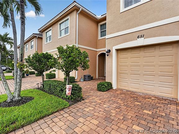 2nd image of 651 SW Glen Crest Way