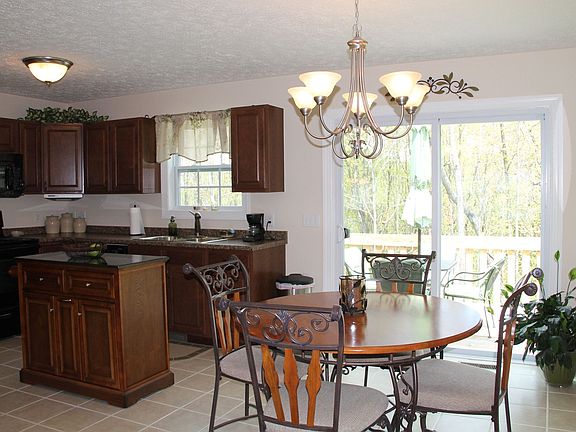 4th image of 275 Robin Hood Dr