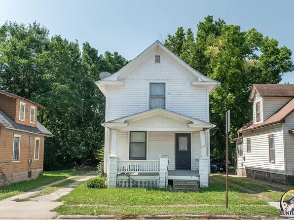 217 SE 17th St, Topeka, KS 66612