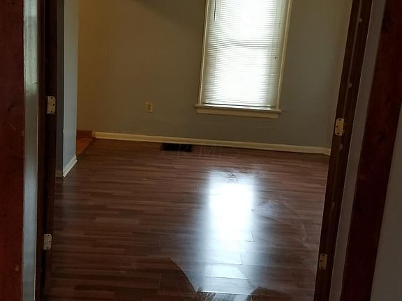 5th image of 394 S Warren Ave
