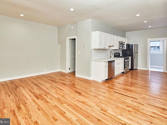 3rd image of 709 W 19th St
