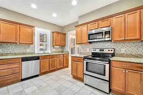 638 Woodward St — Photo 9