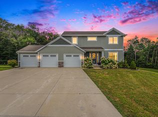 3109 Sugar Creek Dr, Middleville, MI 49333