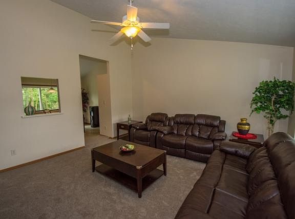 5th image of 820 Lindenwood Dr S