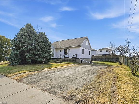 3rd image of 560 Stone Church Rd E