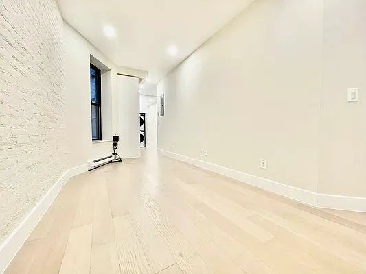 Rented by HOLTON REAL ESTATE INC. | media 4