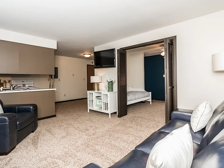 Valley Park Apartments — Photo 7