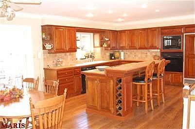 Large open Kitchen w/cherry cabinetry