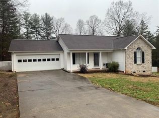 665 Heritage Farm Rd, Hickory, NC 28601