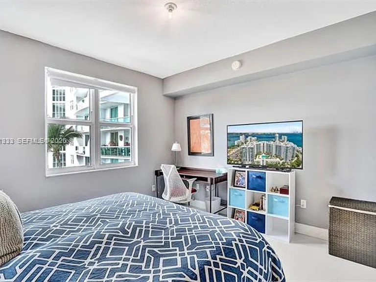7900 Harbor Island Dr #704 — Photo 10