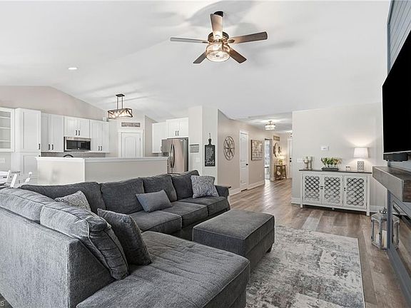 5th image of 1000 Caden Village Cir