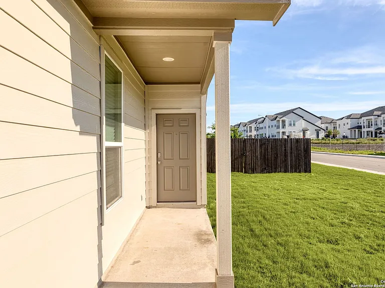 646 Staglin St #B — Photo 34