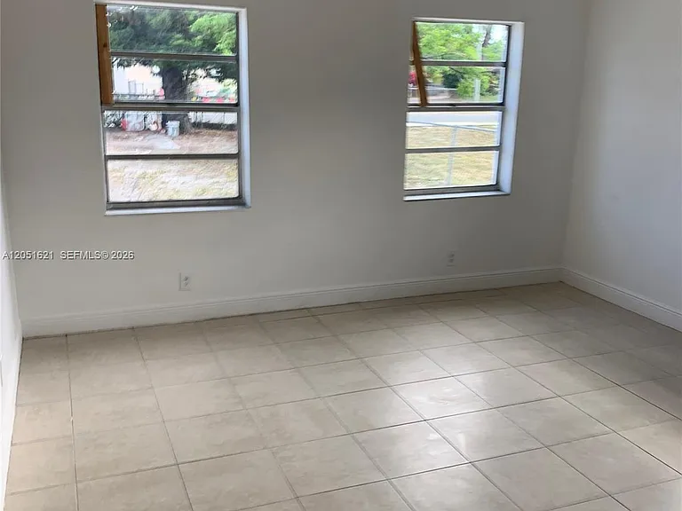 308 NW 9th St — Photo 11
