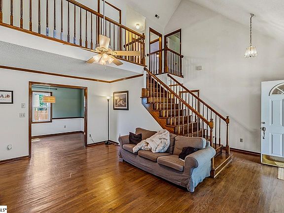 4th image of 7 Ashley Ln
