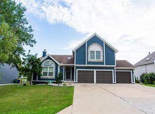 317 SW Seagull St, Lees Summit, MO 64082