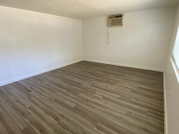 4th image of 1217 McKinley Dr #2