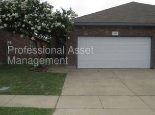 920 Walnut St, Burleson, TX 76028