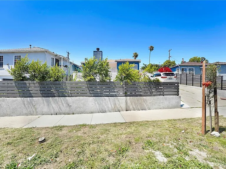 619 E Fairview Blvd — Photo 11
