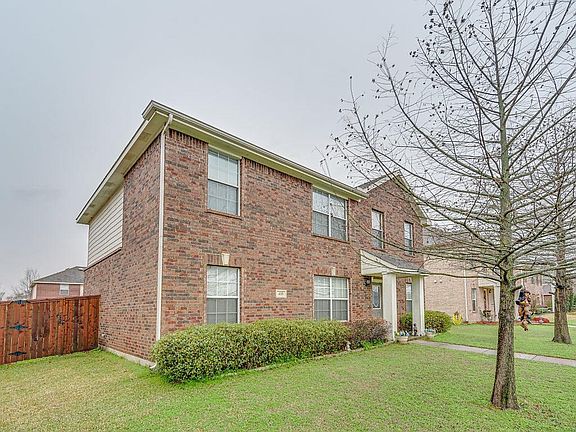 5th image of 418 Blue Berry Ln