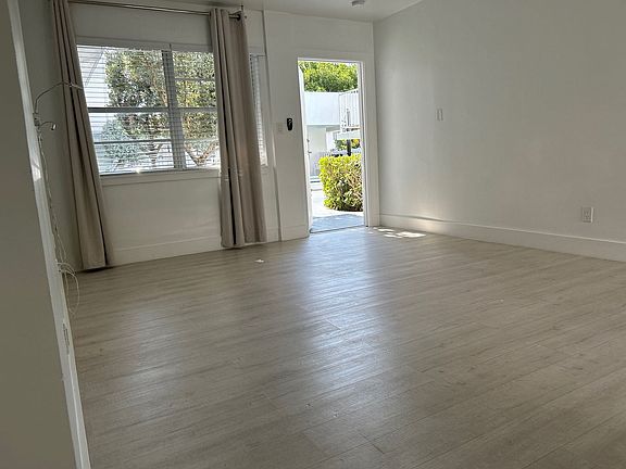 4th image of 619 Breakers Ave #103