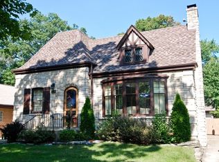 6530 N Minnetonka Ave, Chicago, IL 60646