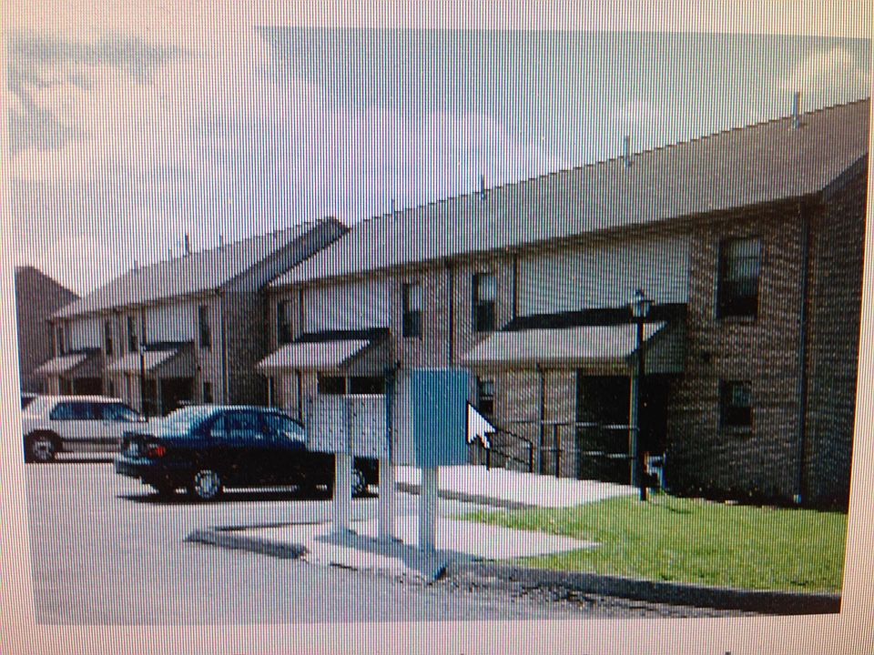 1st image of 1 Birchview Dr