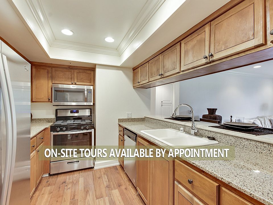 1st image of 1430 N Harper Ave #405