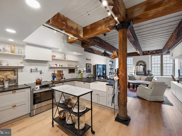 49 Bancroft Mills Rd APT 2B, Wilmington, DE 19806