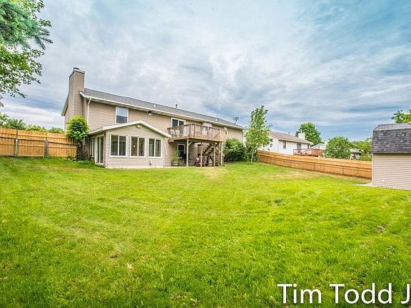 3rd image of 5904 Alcove Dr NE