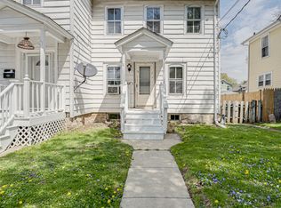 371 Cedar St, Aurora, IL 60506