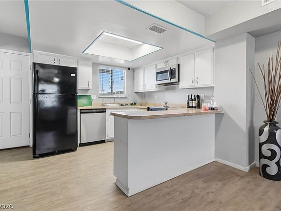 4th image of 6024 Pebble Beach Blvd