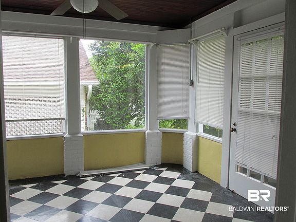 3rd image of 102 Gaston Ave