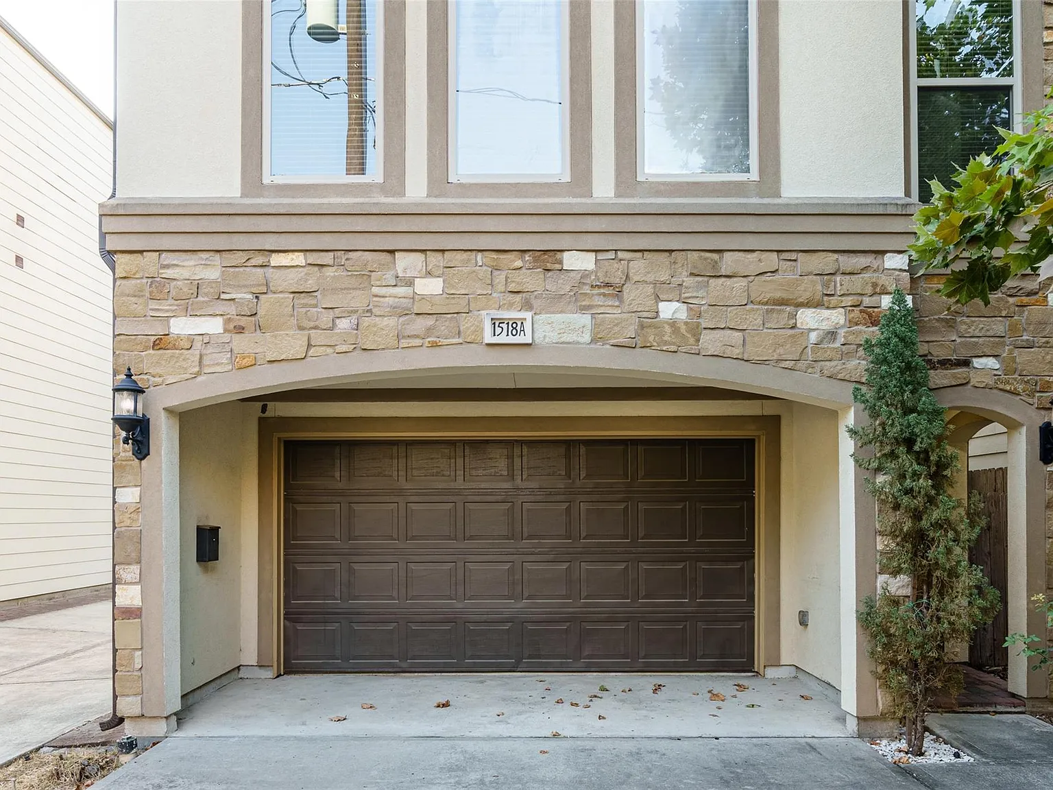 3 bed, 3.5 bath, 2277 sqft, $3,800 — Photo 2
