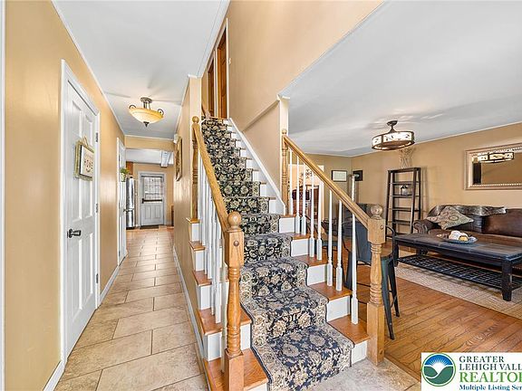 3rd image of 467 Pheasant Rd