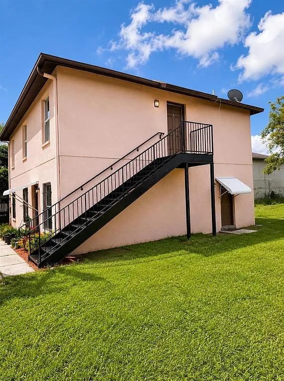 3 bed, 2.0 bath, 1020 sqft, $2,200 — Photo 2