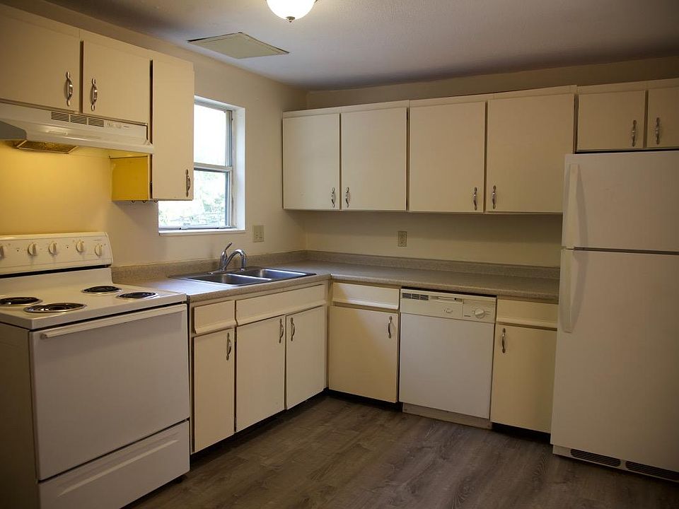 Kitchen with eat-in area