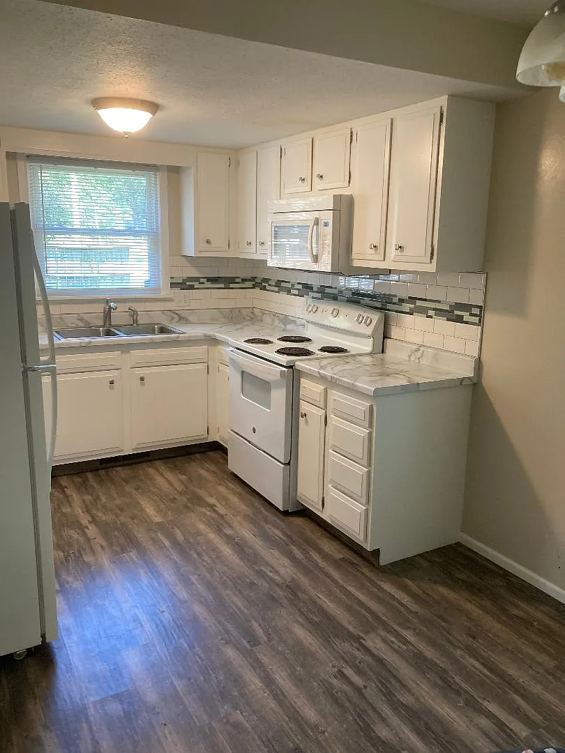 1 bed, 816 sqft, $650 — Photo 2
