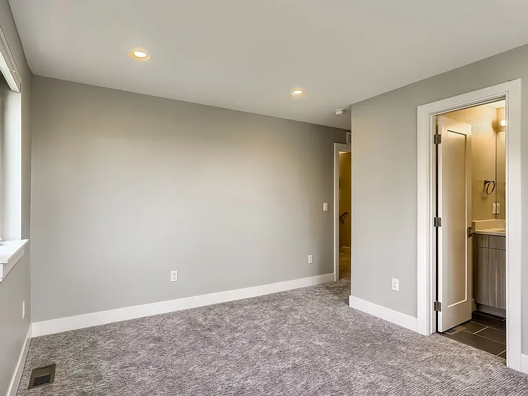 718 W 1st Ave — Photo 24
