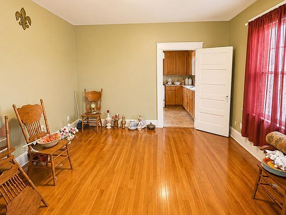 5th image of 2764 Dalton St