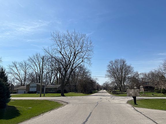 4th image of 11S351 Downers Dr