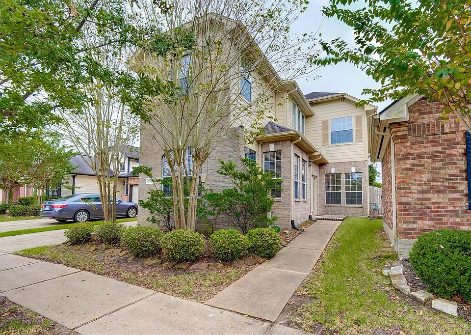 1st image of 21611 Shallow Glen Ln