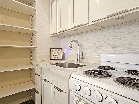 3rd image of 445 Kaiolu St APT 104