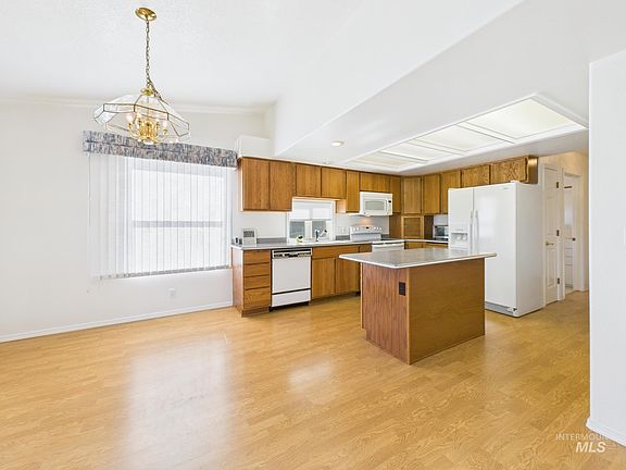 4th image of 1480 Fernlee Cir