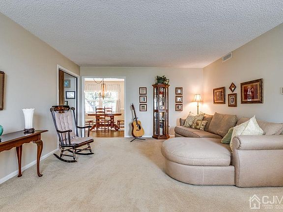 4th image of 407 N Oxford Ln #407A