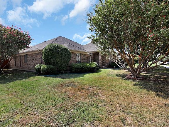 3rd image of 1600 Tawakoni Ln