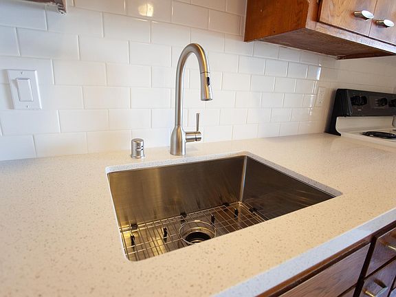 5th image of 164 Valley St APT 3
