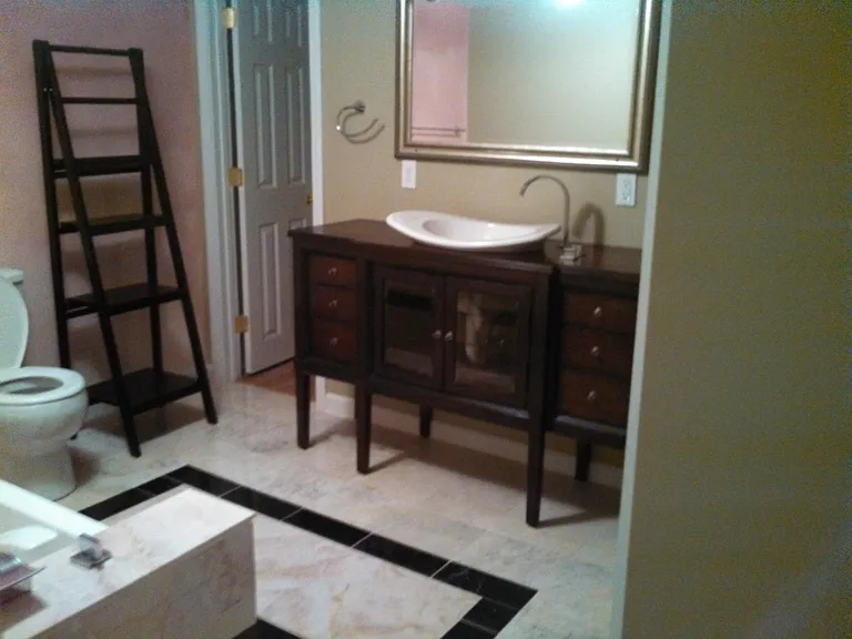 Downstairs bathroom with whirlpool bath.