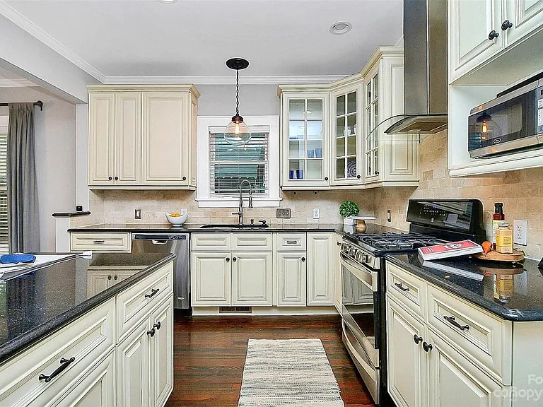 1920 Woodcrest Ave — Photo 17